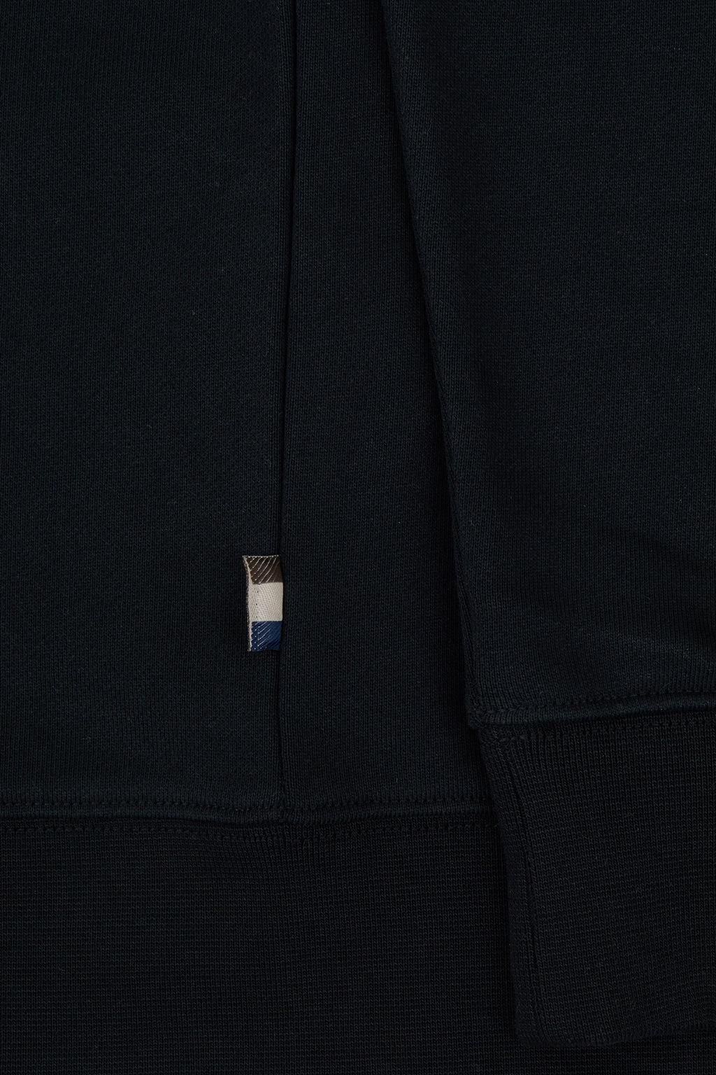 Badge Crewneck Sweater - Black – Aquascutum Active