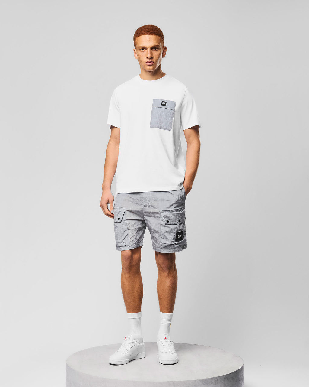 Stinivia T-Shirt — White / Smokey – Weekend Offender