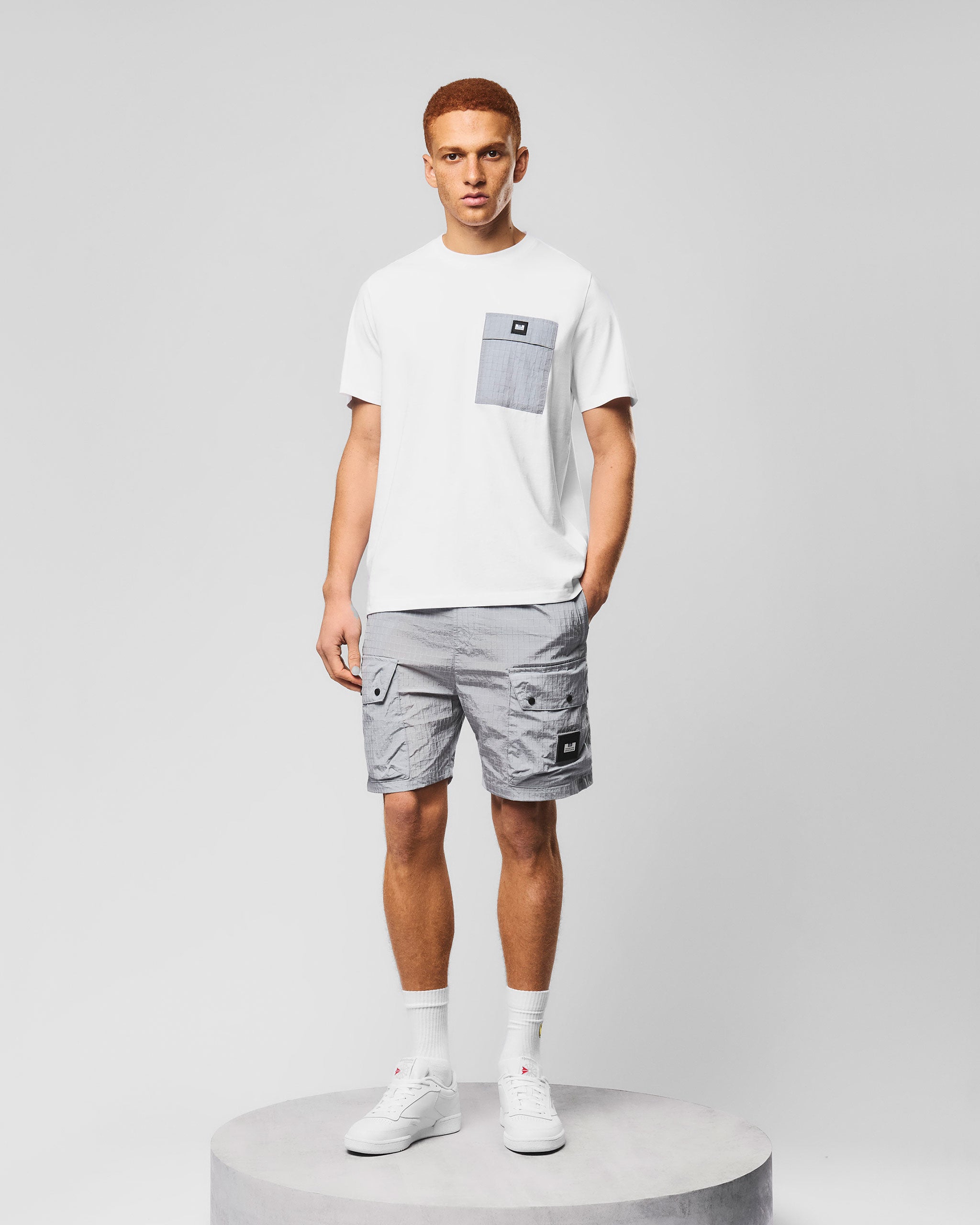 Stinivia T-Shirt — White / Smokey – Weekend Offender