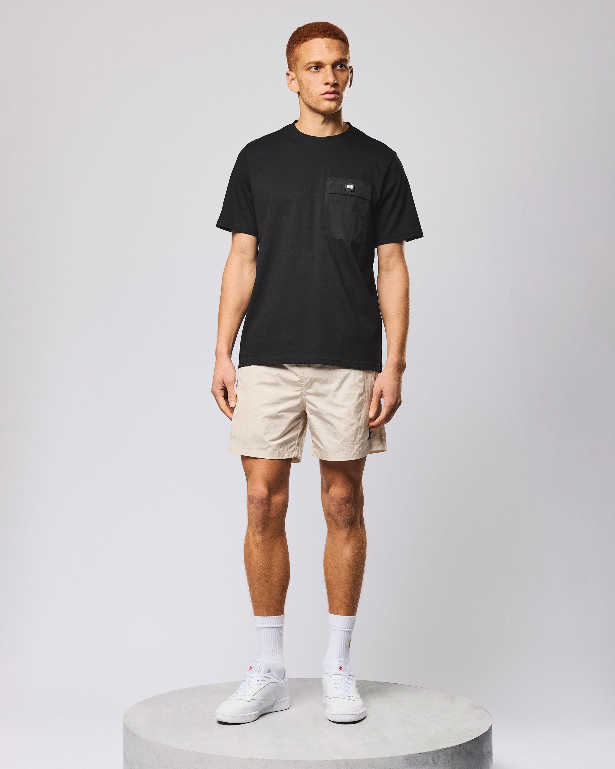 Stinivia T-Shirt — Black – Weekend Offender