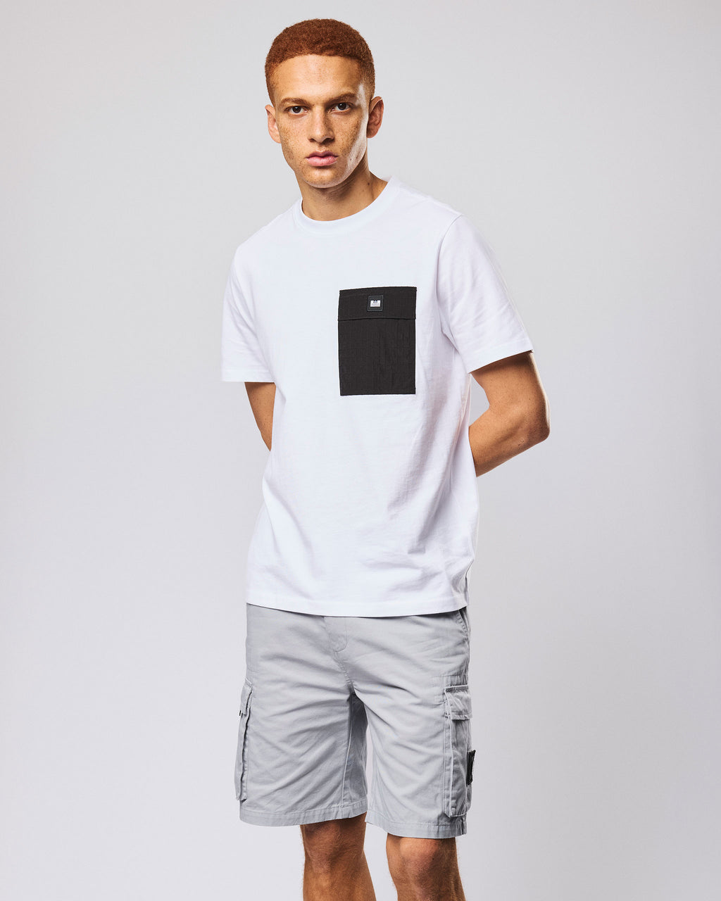 Stinivia T-Shirt — White / Black – Weekend Offender